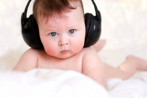 Прослушивание музыки ребенком