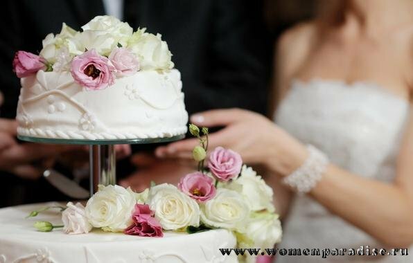 Невеста и свадебный торт