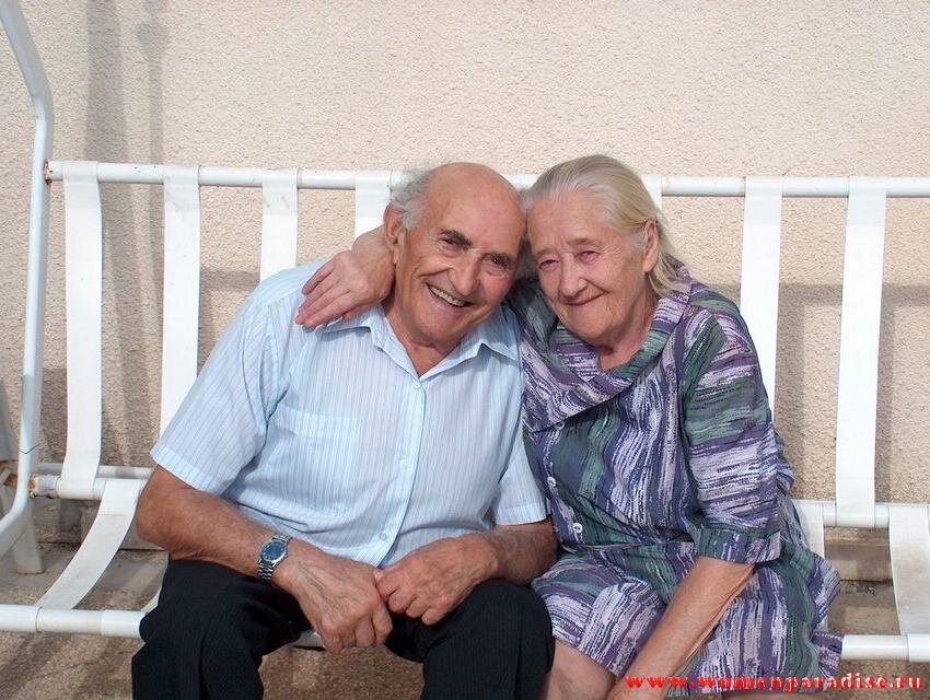 Влюбленная пожилая пара