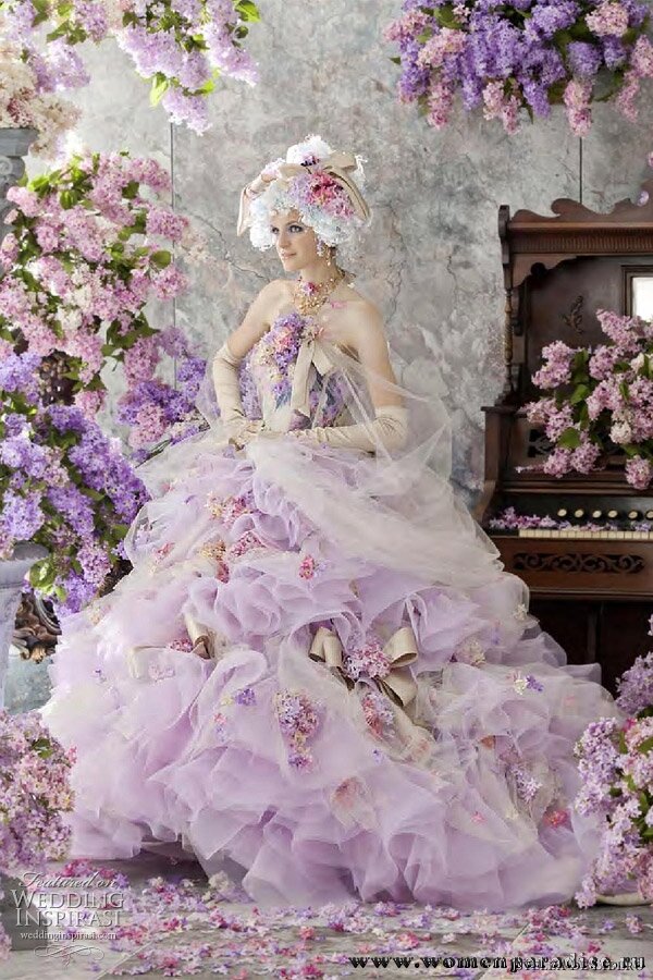 Свадебное платье с цветками